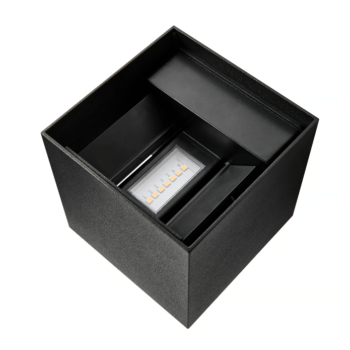 Kwadratowy kinkiet zewnętrzny Milda Kubi od Nordlux, wykonany z aluminium, o klasie szczelności IP44