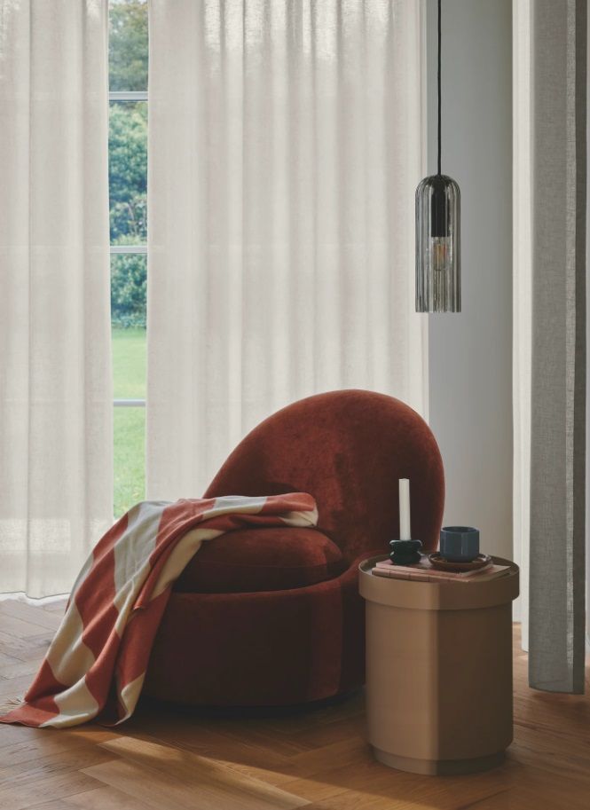 Lampa Miella to stylowe połączenie dymionego, ryflowanego szkła i eleganckiego designu