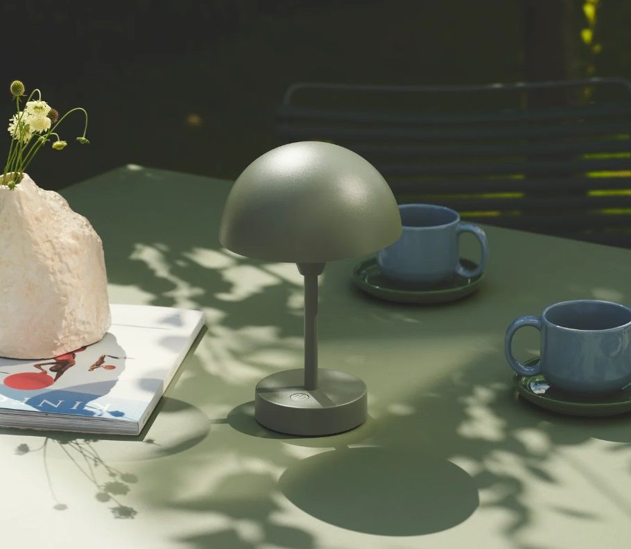 Mała przenośna lampka Ellen To-Go z wbudowanym akumulatorem w kolorze zielonym