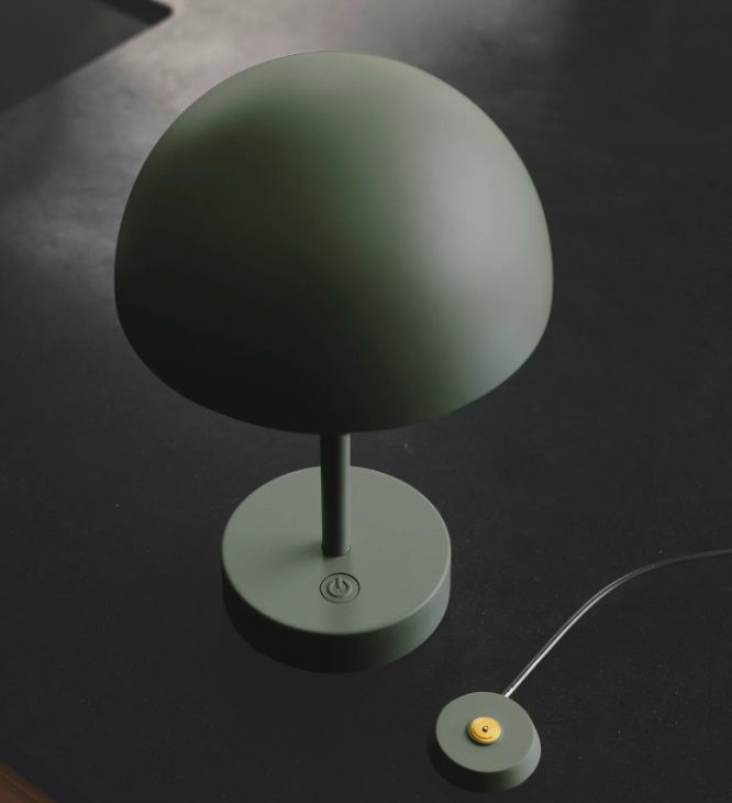 Mała przenośna lampka Ellen To-Go z wbudowanym akumulatorem w kolorze zielonym