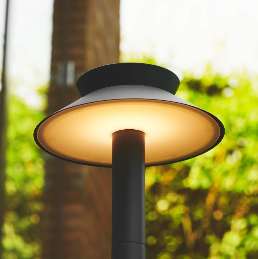 Ogrodowa lampa stojąca Justina od Nordlux to solarne oświetlenie reagujące na ruch.