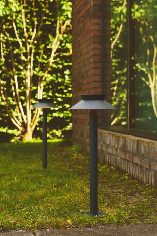 Ogrodowa lampa stojąca Justina od Nordlux to solarne oświetlenie reagujące na ruch.