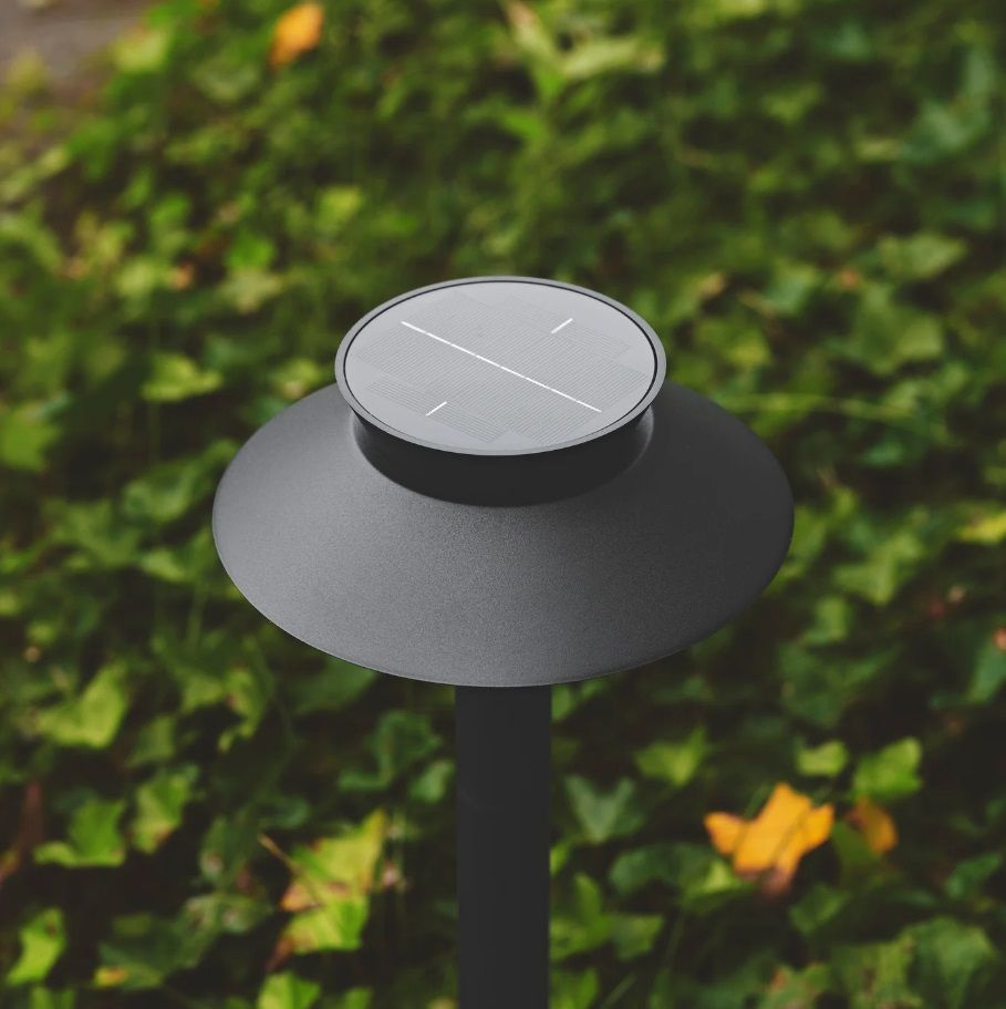 Ogrodowa lampa stojąca Justina od Nordlux to solarne oświetlenie reagujące na ruch.