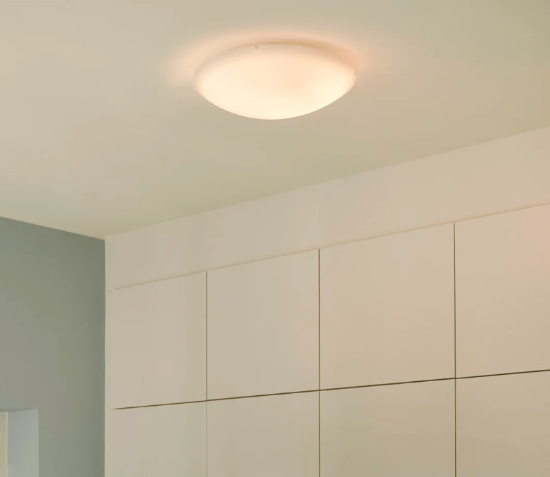 Plafon Standard o średnicy 38 cm marki Nordlux z białym szklanym kloszem