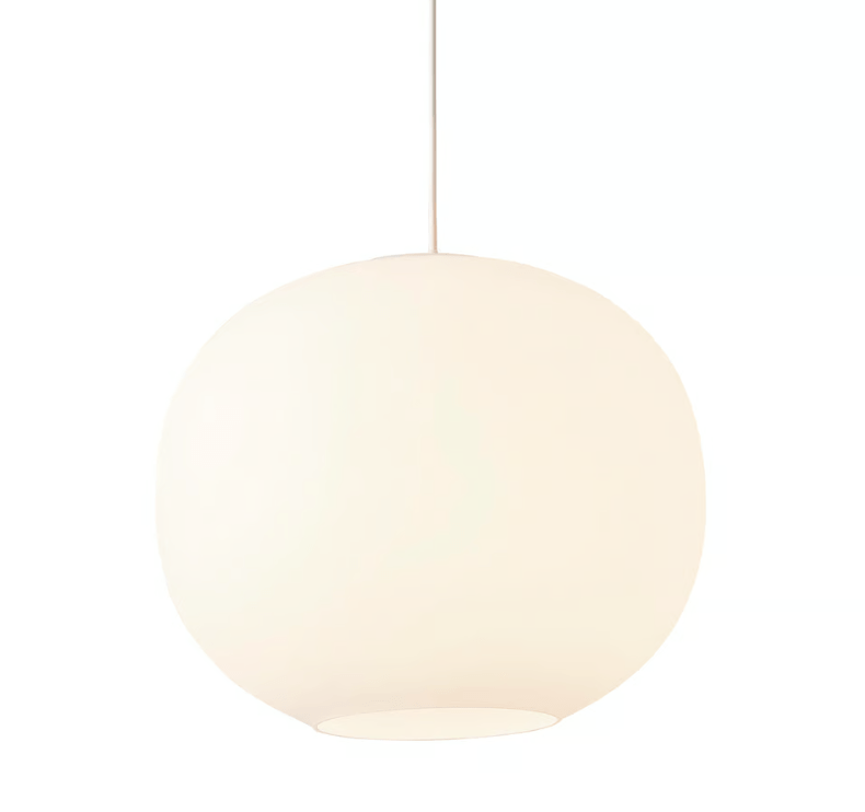Wisząca lampa Navone 40 od DFTP z białą opalową kulą