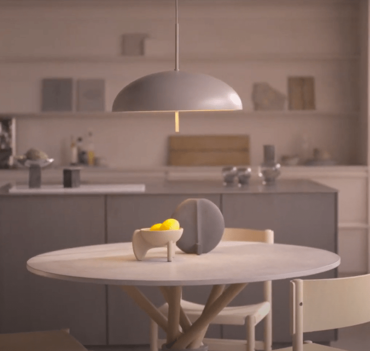 Wisząca lampa Versale 35 w odcieniu cappuccino od DFTP