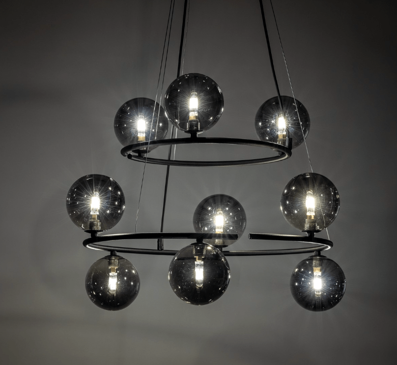 Wiszący żyrandol Anabelle 9 z dymionymi szklanymi kulami