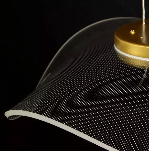 Złota lampa Velo No. 1 od Altavola Design