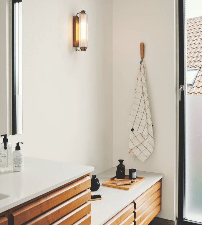 Złoty kinkiet Nimal od Nordlux ze żłobionym kloszem