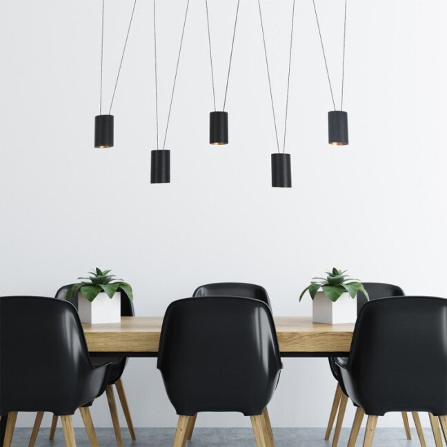 Podłużna wisząca lampa Toledo z czarnymi tubami zawieszonymi na kablach