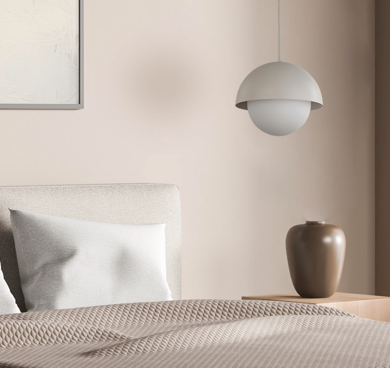 Beżowa lampa wisząca Bono TK z mleczną kulą i ozdobną kopułą o średnicy 27 cm