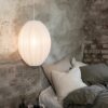 Wisząca lampa Florence 40 z białym abażurem z siateczki, idealna do sypialni