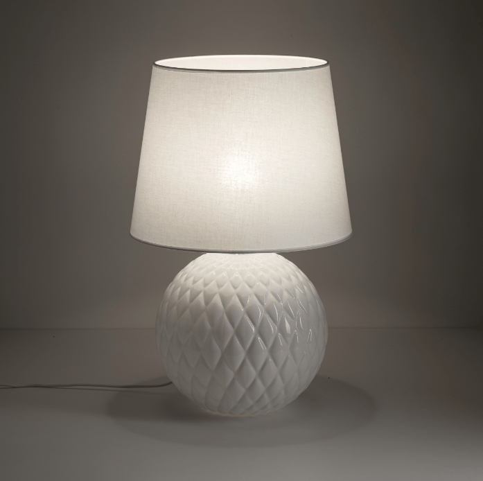 Biała lampa stołowa Santana o wszechstronnym wzornictwie