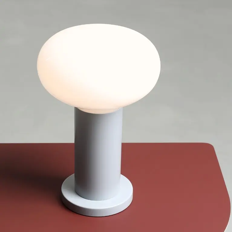 Lampka stołowa Flo Grey 19 szara z mlecznym szklanym kloszem