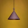 Wisząca lampa Konko w kształcie stożka w bakłażanowym odcieniu o średnicy 30 cm