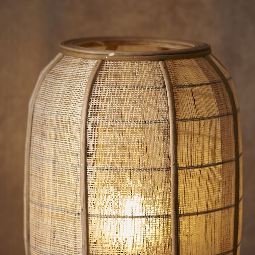 Tanah – elegancka lampa podłogowa idealna do sypialni