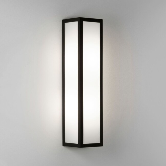 Nowoczesny kinkiet Salerno od Astro Lighting w czarnym, teksturowanym szkle o klasie szczelności IP44