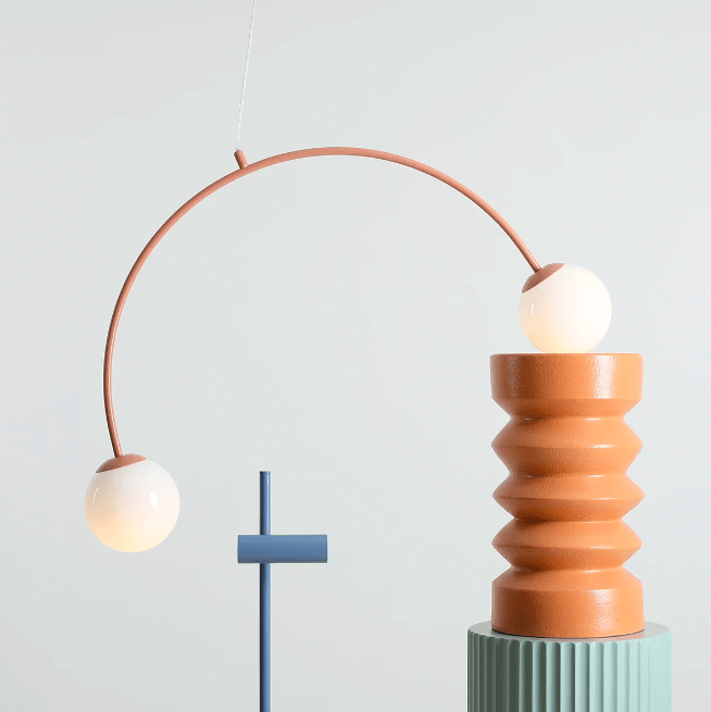 Koralowa wisząca lampa Una 2 w kształcie kul – idealna do gabinetu