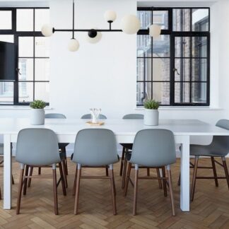 Czarna wisząca lampa Dione 6 z eleganckimi szklanymi kloszami na listwie