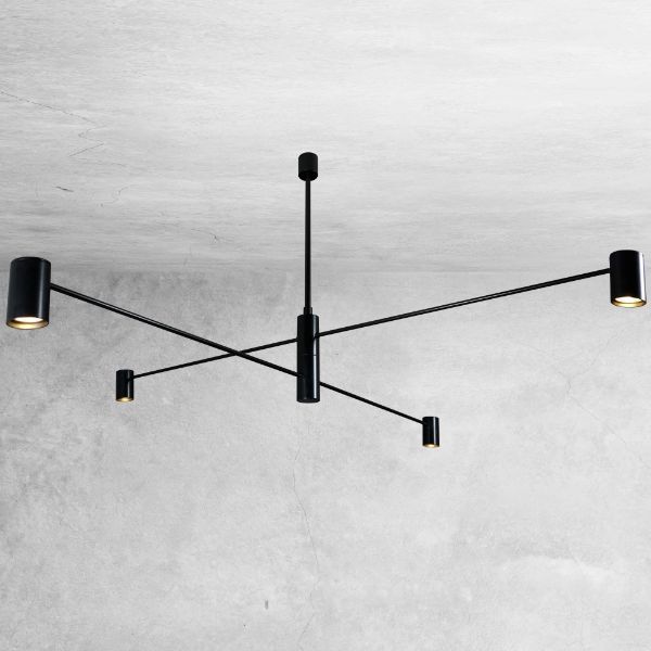 Lampa sufitowa Dakata z czarnymi tubami i czterema źródłami światła