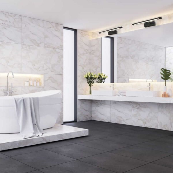 Czarny kinkiet Isla XXL IP44, idealny nad okrągłe lustro