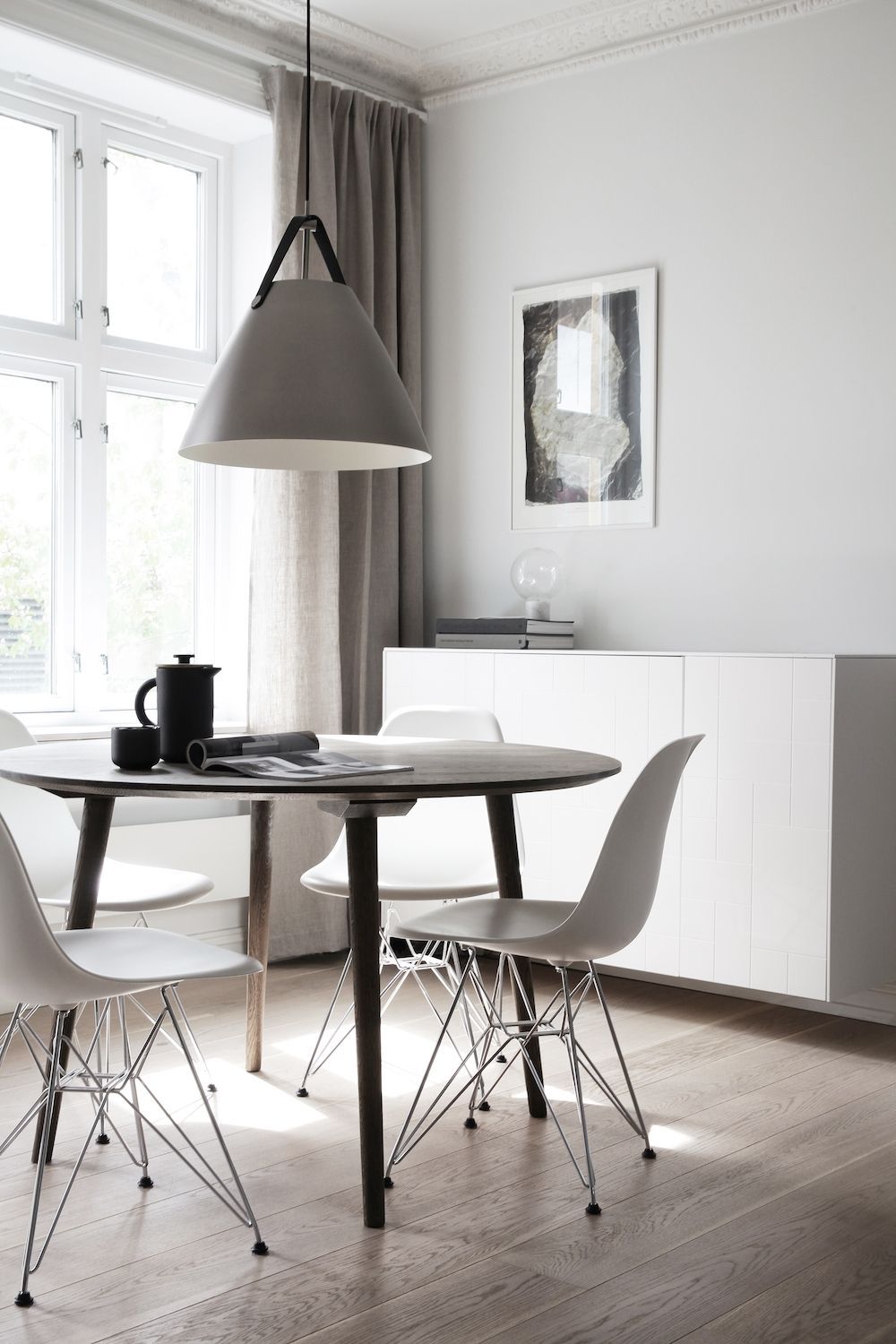 Wyprzedaż! Srebrna lampa wisząca Strap 48 od DFTP z dużym kloszem