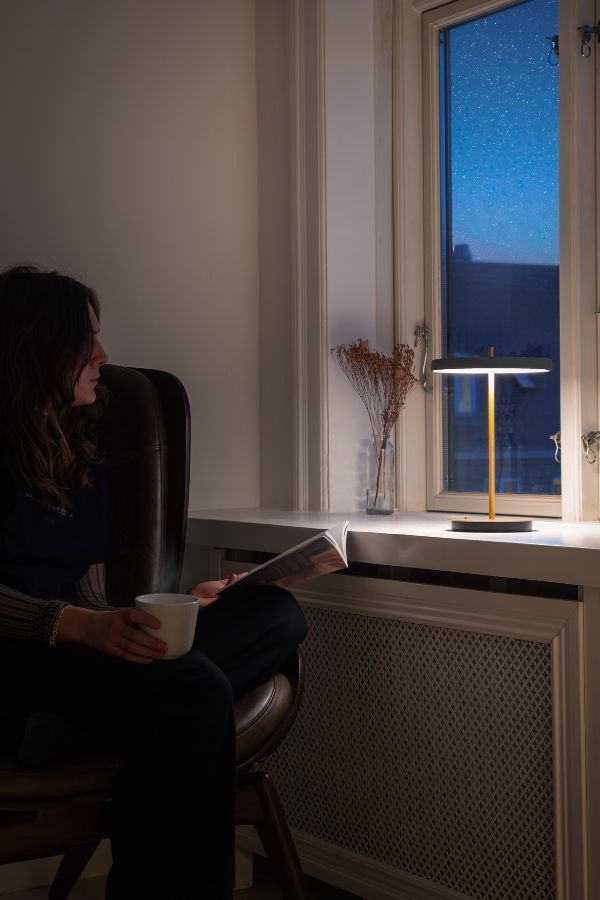 Bezprzewodowa lampka stołowa Asteria Move V2 w antracytowym kolorze