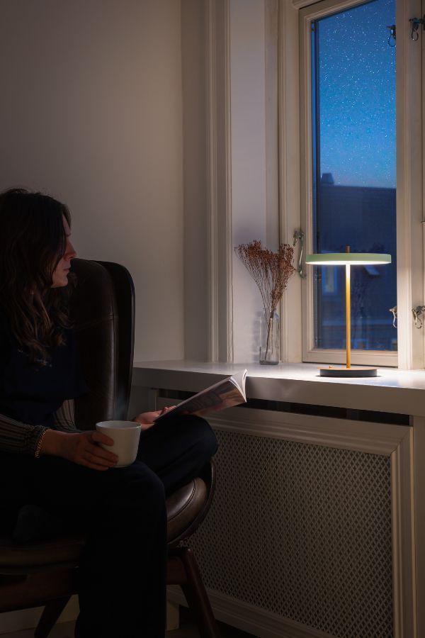 Bezprzewodowa jasnozielona lampa stołowa Asteria Move V2