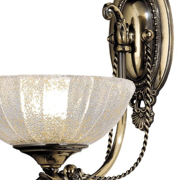 Klasyczny kinkiet Granada z patynowanym wykończeniem i szklanym kloszem