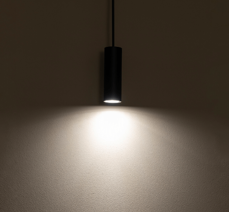 Czarna wisząca lampa tuba Fourty S o wysokości 12 cm