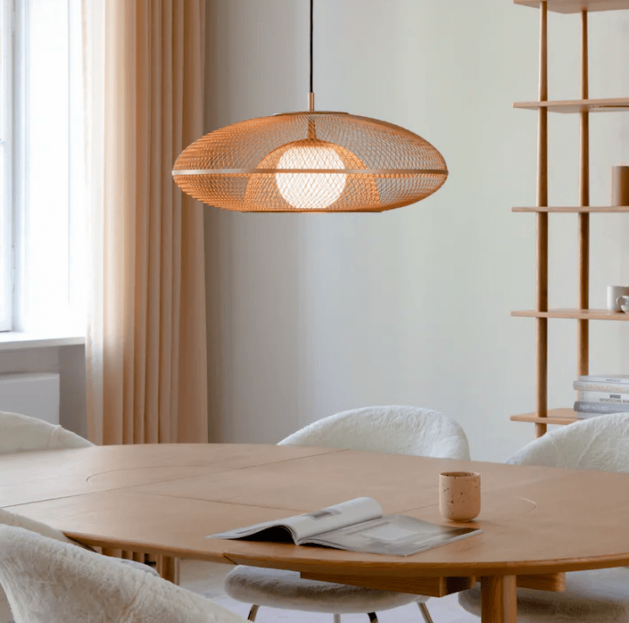 Stylowa wisząca lampa Faraday 60 UMAGE w odcieniu złota z mosiądzowaną siatką