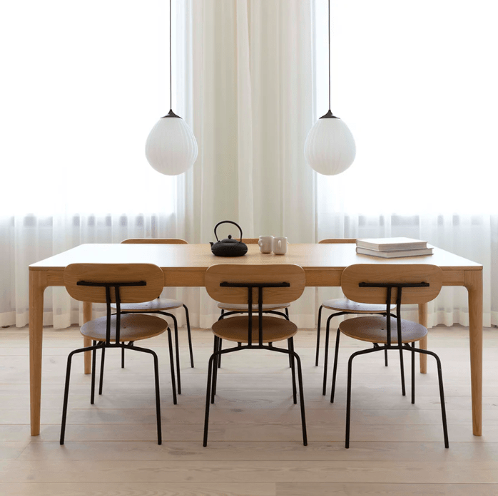 Duża, czarno-biała lampa wisząca w kształcie kropli Around The World