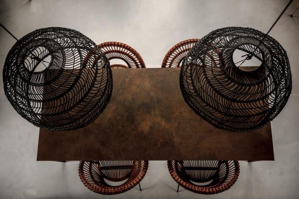Czarna rattanowa lampa wisząca Cezar L w stylu boho od Monnarita