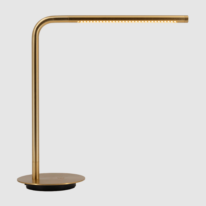 Nowoczesna lampka LED Omni UMAGE na biurko z regulacją jasności i portem USB