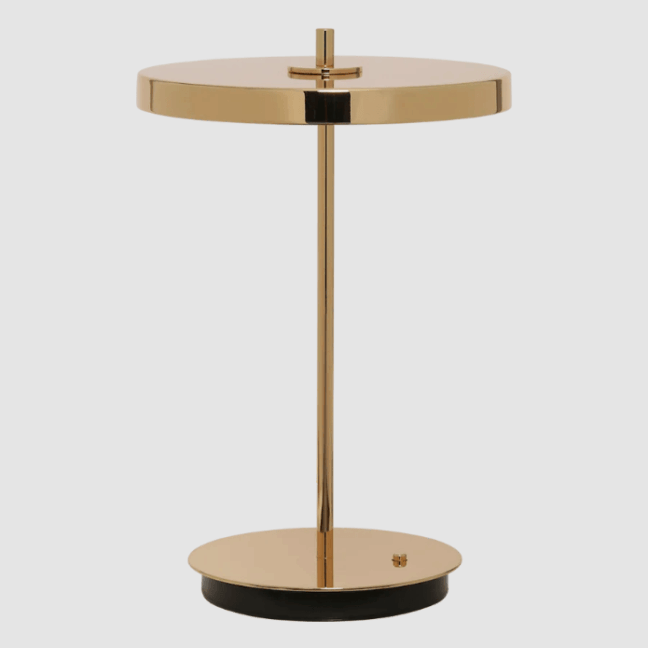 Przenośna lampa stołowa Asteria Move V2 w złotym kolorze, ładowana przez USB