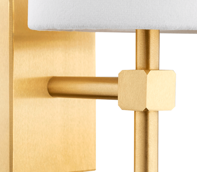 Kinkiet Abruzzo w złotym kolorze ze szczotkowanego mosiądzu z białym abażurem