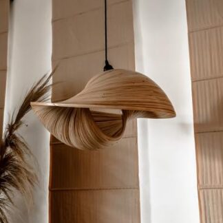 Lampa wisząca Bamboo Elle – inspirowana muszlą, wykonana z bambusa, w skandynawskim stylu