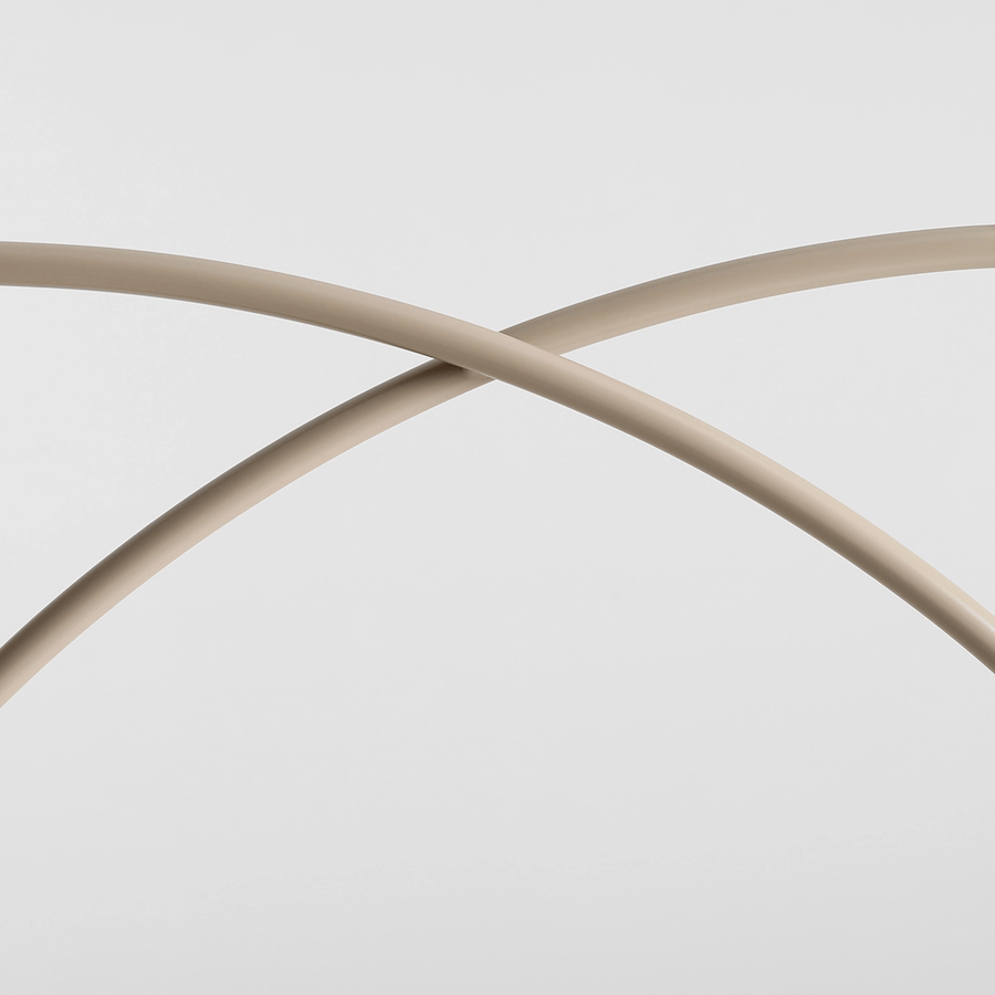 Beżowa wisząca lampa Una 4 S z łukami i kulami