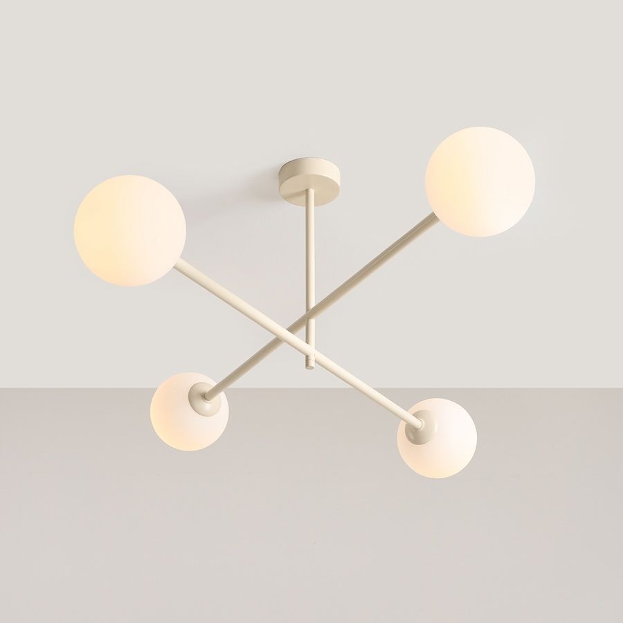 Beżowy żyrandol Pinne z czterema kulistymi kloszami