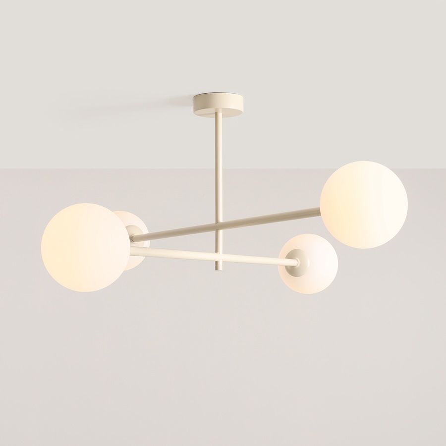 Beżowy żyrandol Pinne z czterema kulistymi kloszami