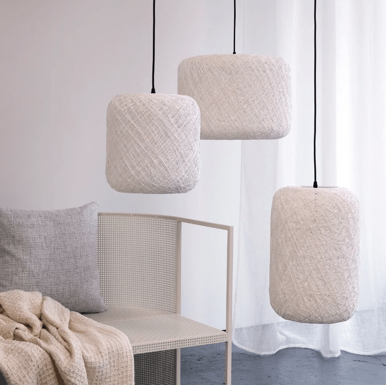 Biała lampa Spin z papierowego sznurka w stylu japandi