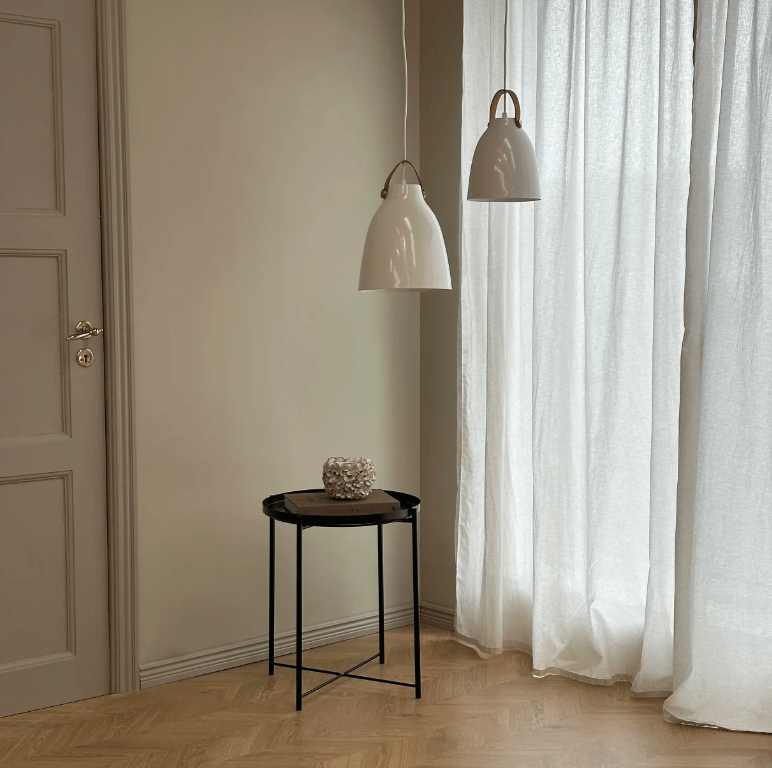 Błyszcząca biała wisząca lampka Copenhagen D19.5