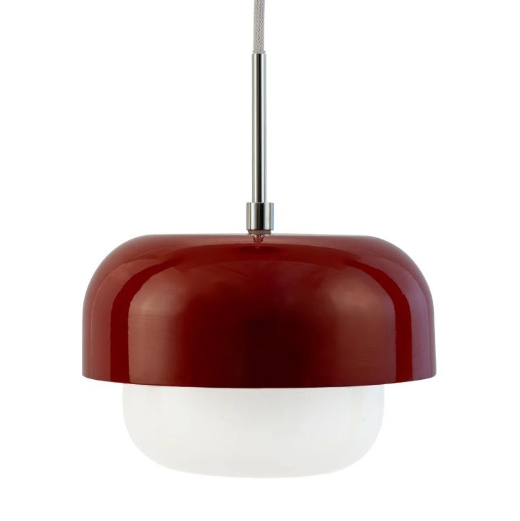 Bordowa lampa wisząca Haipot marki Dyberg Larsen do zamontowania nad wyspą