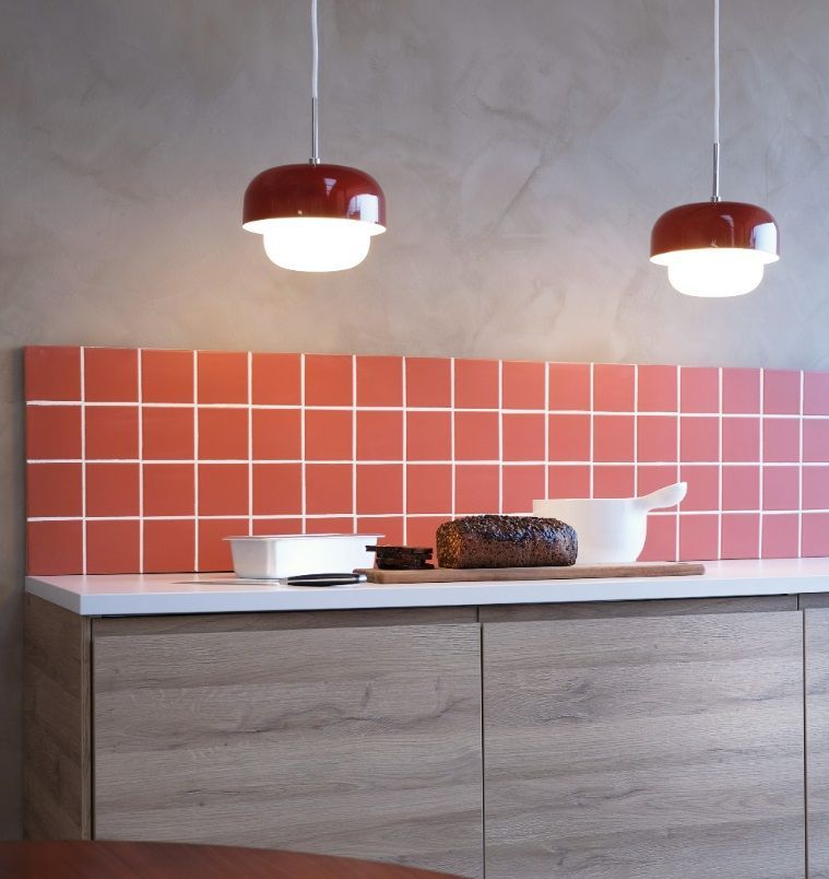 Bordowa lampa wisząca Haipot marki Dyberg Larsen do zamontowania nad wyspą