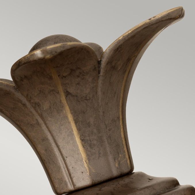 Brązowy kinkiet Plantation w rustykalnym stylu o klasycznym, antycznym charakterze