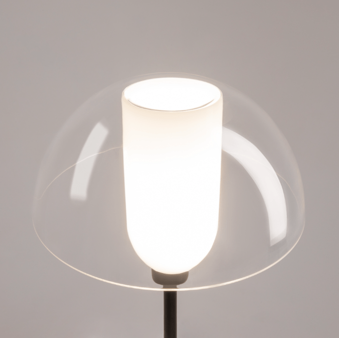 Czarna stojąca lampa Memory w kształcie grzybka z ceramiczną podstawą i szklanym kloszem