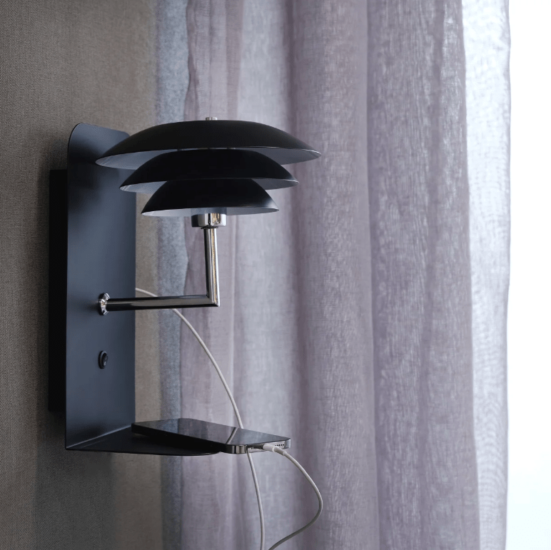 Czarny kinkiet DL20 z półką, portem USB i włącznikiem