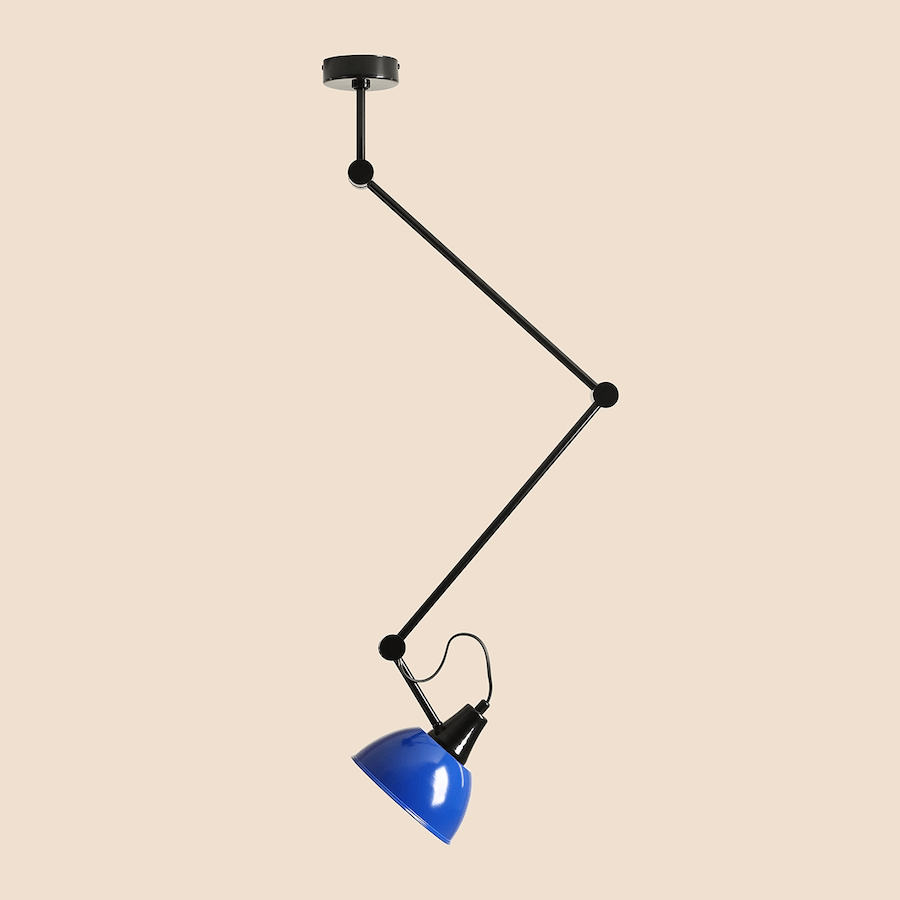 Czarny skandynawski kinkiet Aida z niebieskim kloszem na wysięgniku