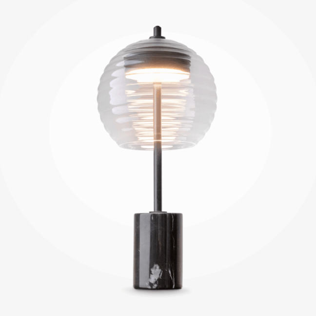 elegancka-nocna-lampka-mystic-led-z-podstawa-z-czarnego-marmuru