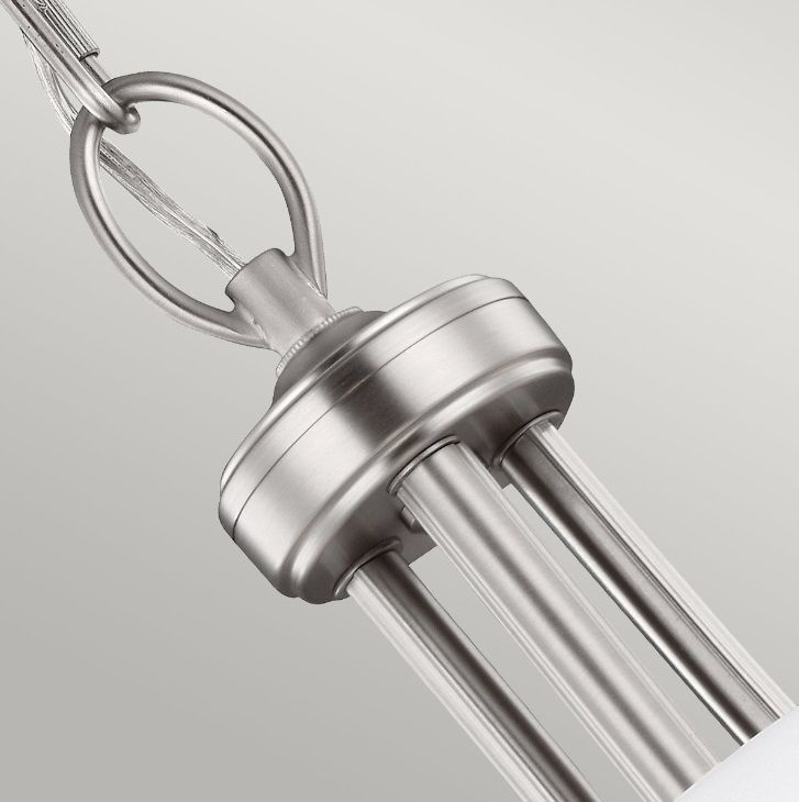 Elegancki żyrandol Vintner 3 w kolorze satynowego niklu z opalowymi kloszami w srebrnym wykończeniu